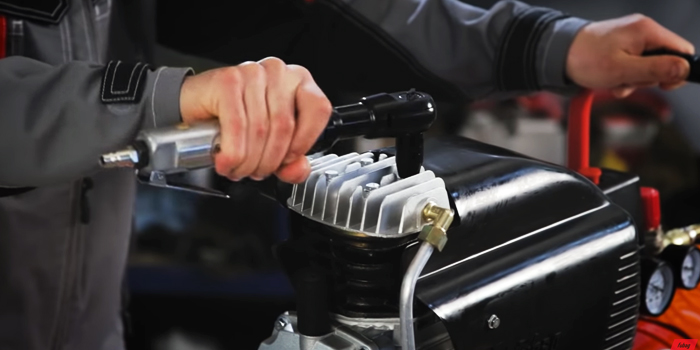 Протягиваем болты крепления головы компрессора FUBAG Протягиваем-болты-крепления-головы-компрессора-FUBAG.jpg